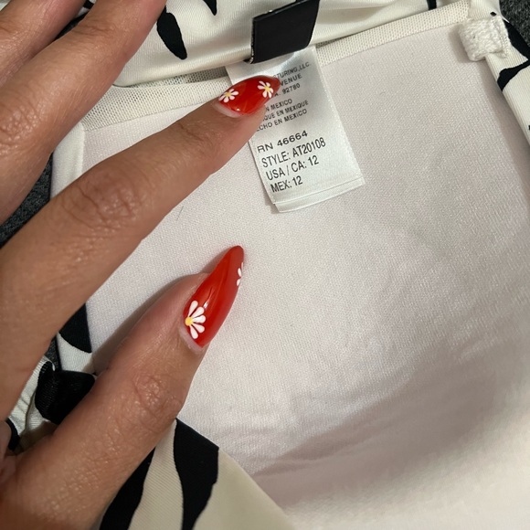 Black and white bandeau high waisted bikini - Picture 4 of 5